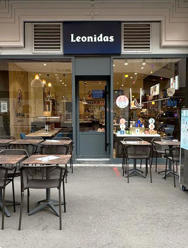 Devanture et terrasse extérieure de Leonidas Chocolate's Cafe SQY - Saint-Quentin-en-Yvelines